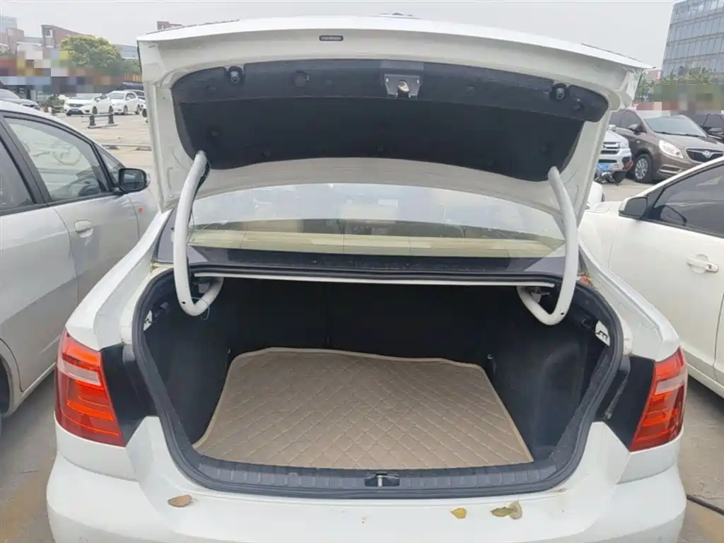 Volkswagen Bora 2014 1.6L Automatic Comfort Edition фото 19