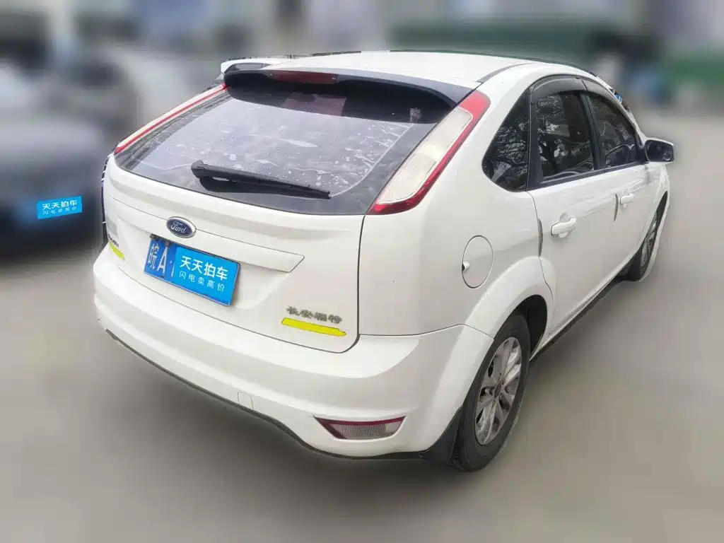 Фото 2 - Ford Focus