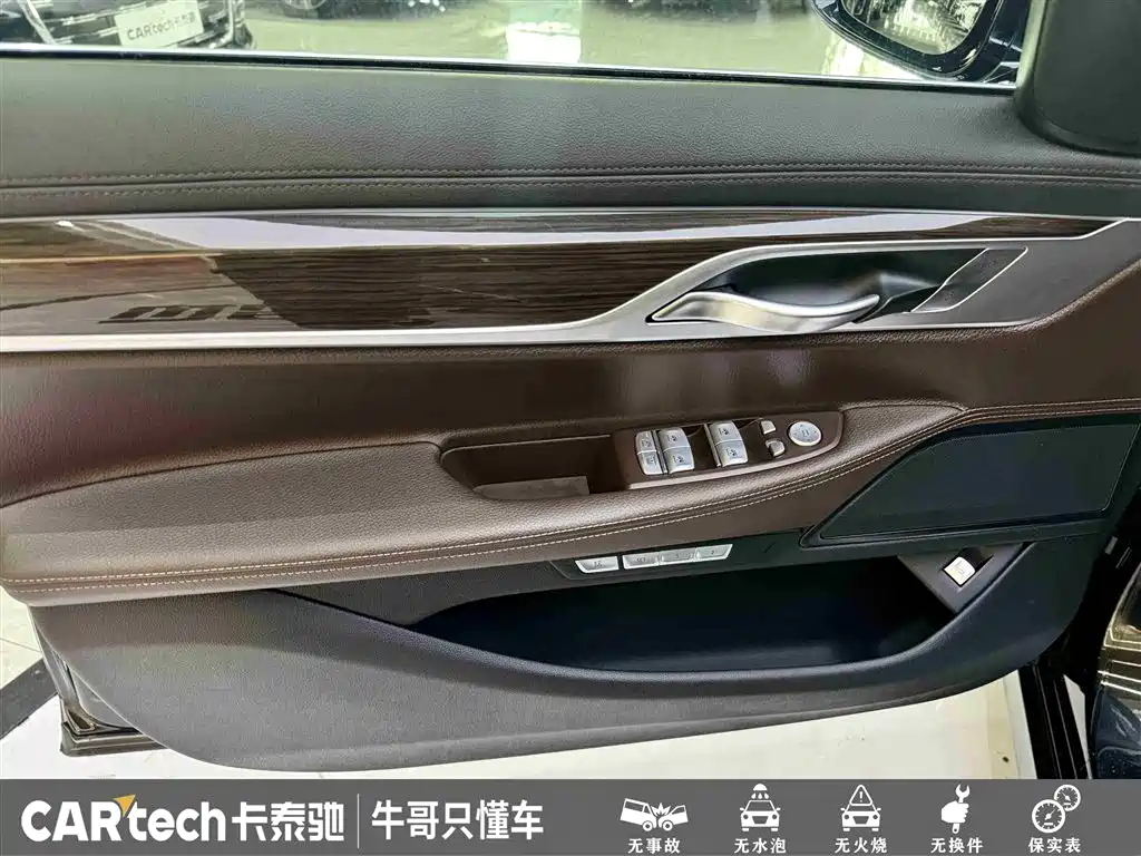 BMW 7 Series 2017 730Li Leading Edition фото 15