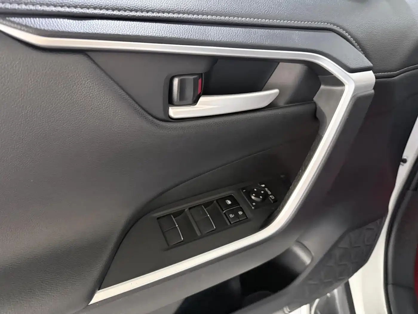Toyota Wildlander 2023 2.0L CVT FWD Luxury PLUS фото 5