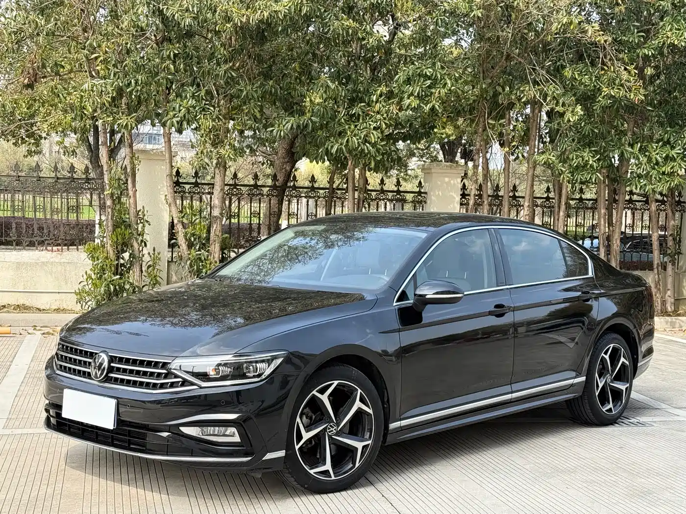 Volkswagen Magotan 2023 2 Million Units Anniversary Edition 330TSI DSG Leading Type