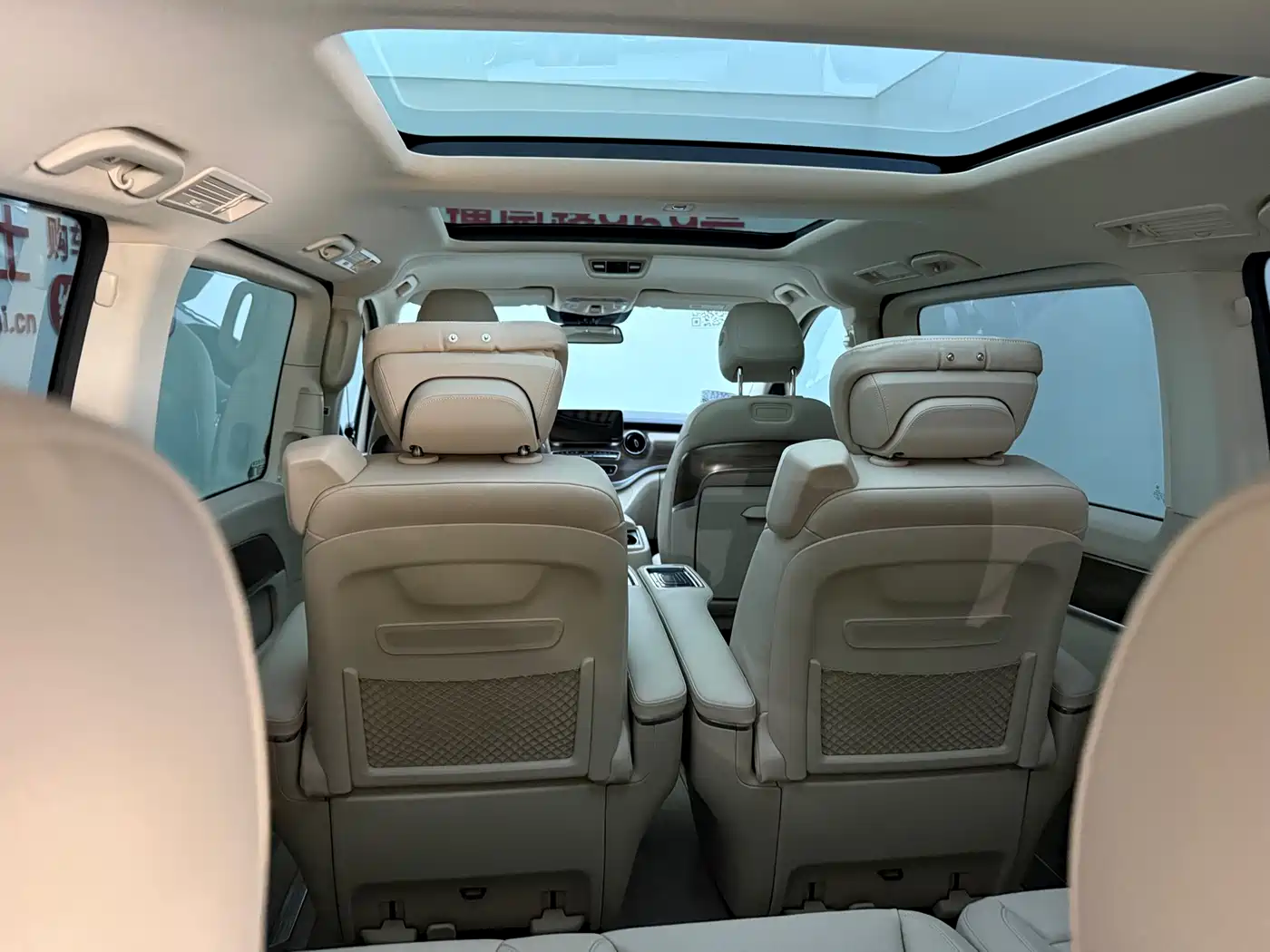 Mercedes-Benz V-Class 2021 V 260 L Long Wheelbase Premium Edition фото 22