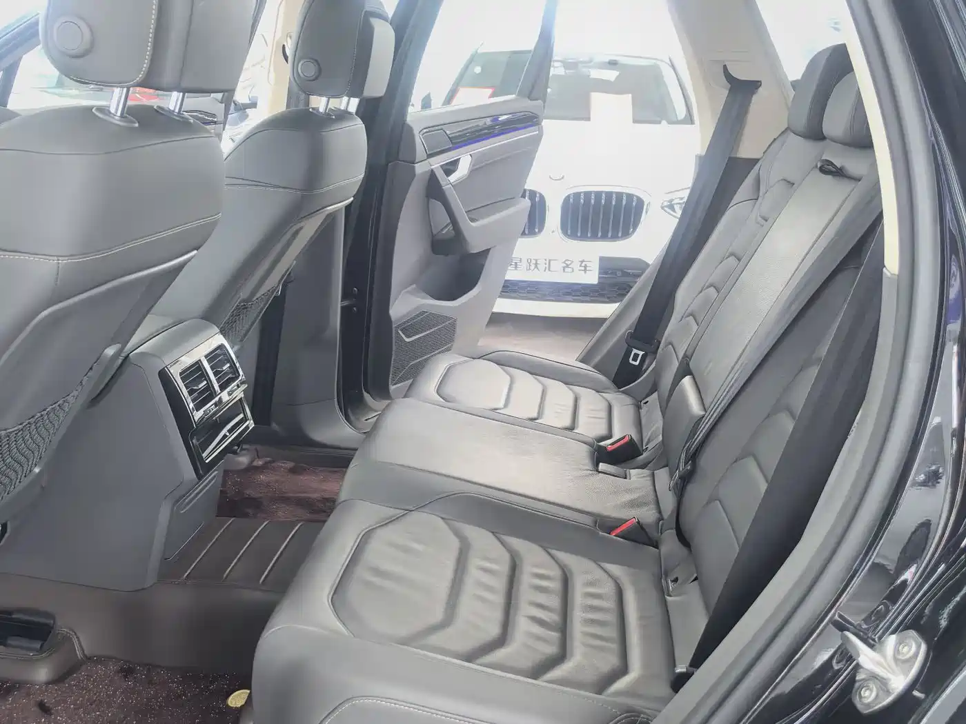 Volkswagen Touareg 2019 3.0TSI Sharp Edge Edition China VI фото 11