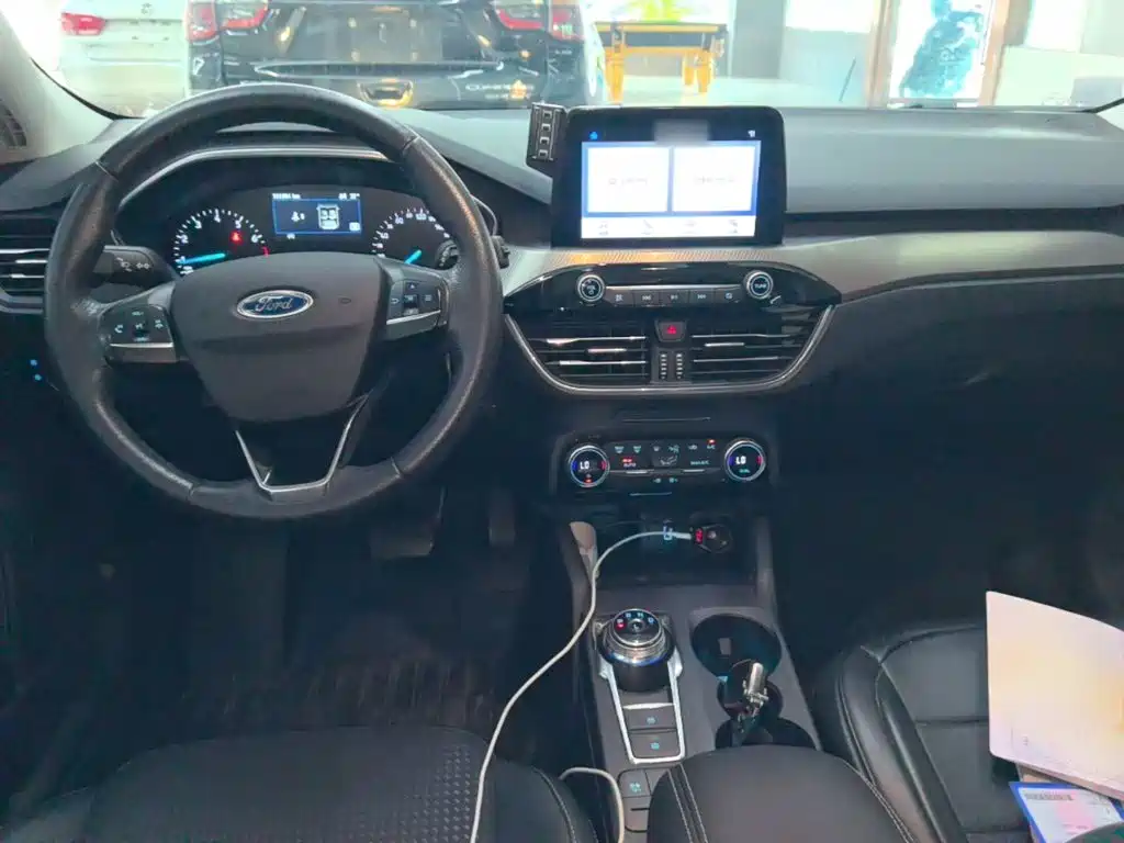 Фото 10 - Ford Focus