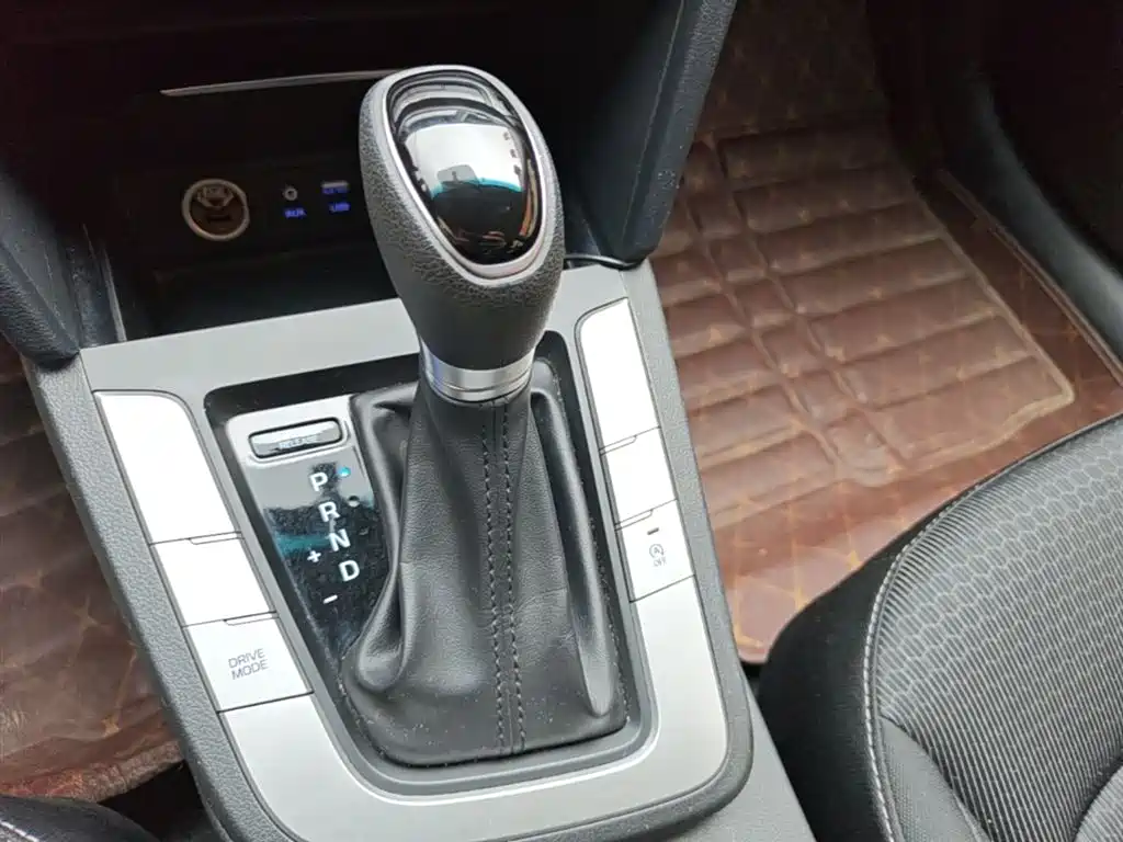 Hyundai Elantra 2016 Model 1.6L Automatic Smart Elite фото 14