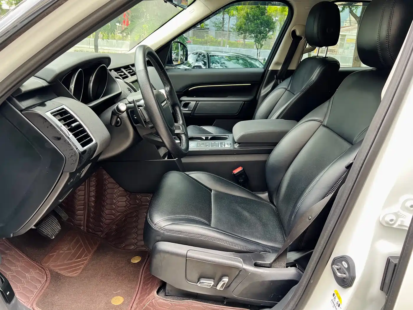 Land Rover Discovery 2018 2.0T SE фото 12