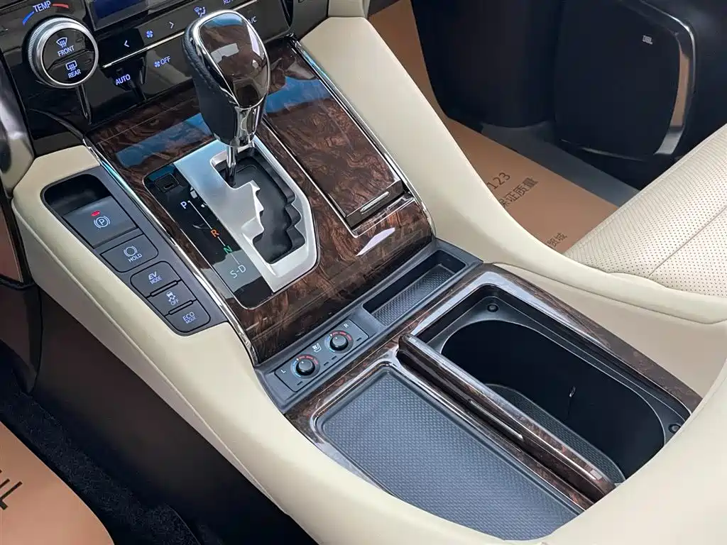 Toyota Alphard 2021 Hybrid 2.5L Luxury фото 24