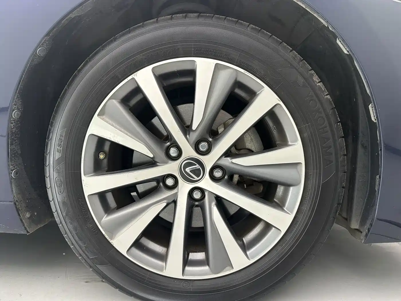 Фото 9 - Lexus ES