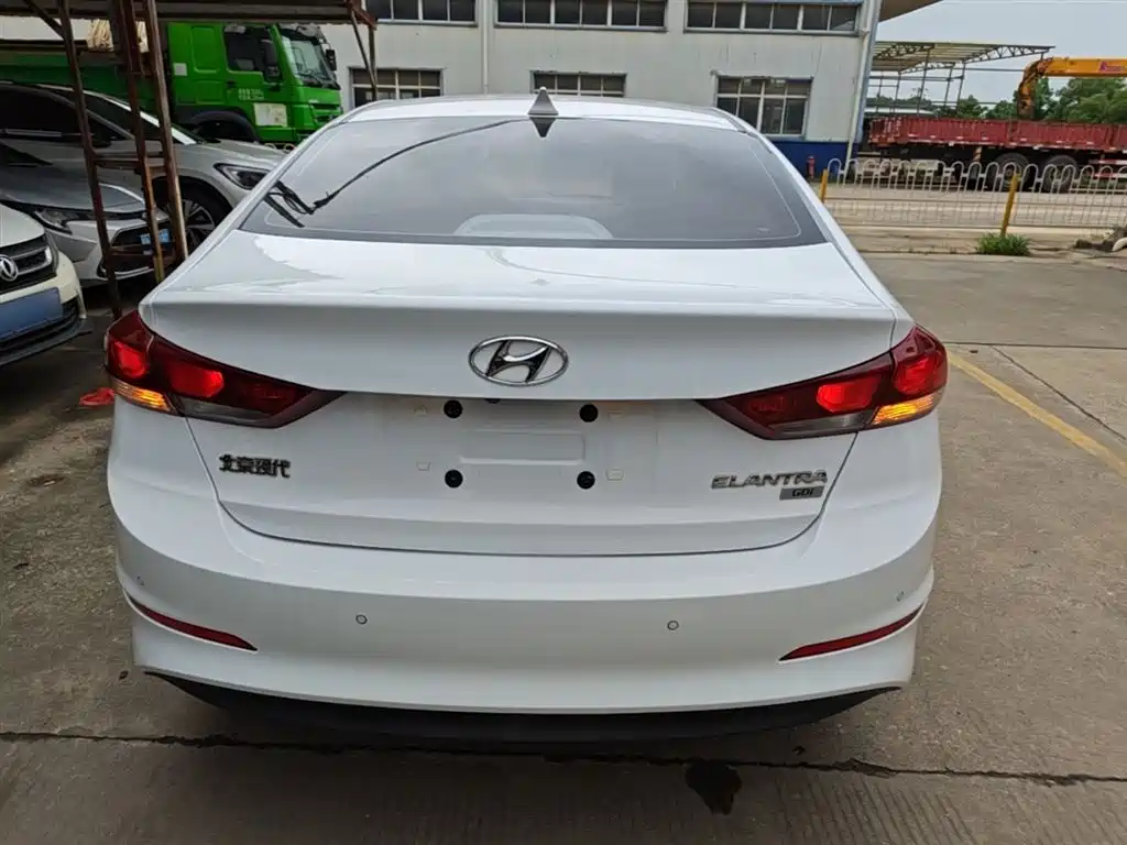 Hyundai Elantra 2016 Model 1.6L Automatic Smart Elite фото 6