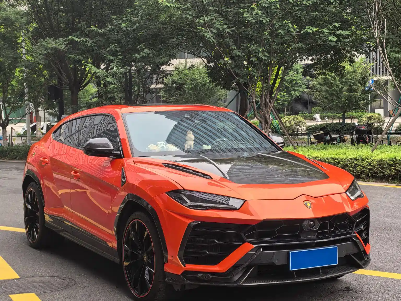 Фото 1 - Lamborghini Urus