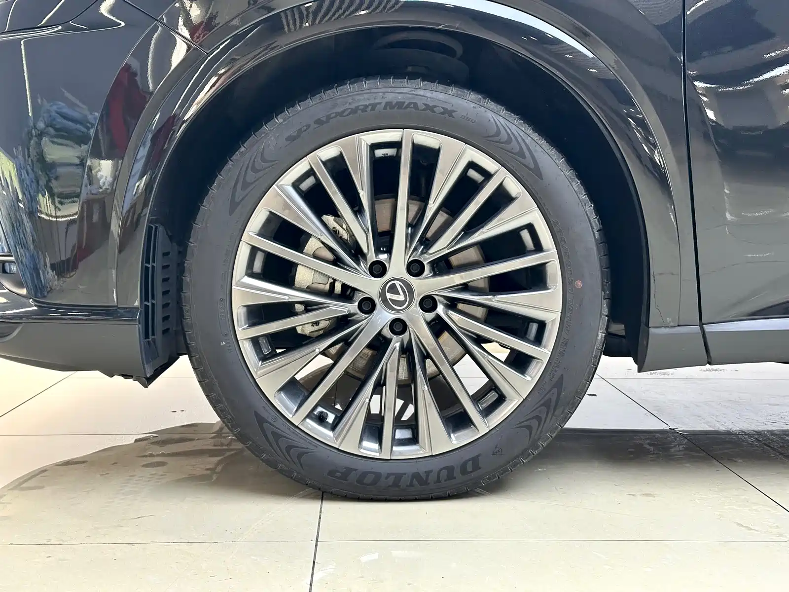 Фото 21 - Lexus RX