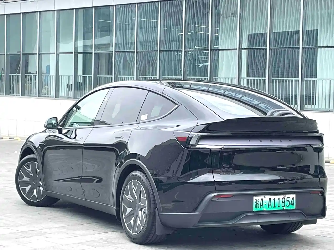 Tesla Model Y 2025 Long Range All-Wheel Drive фото 8