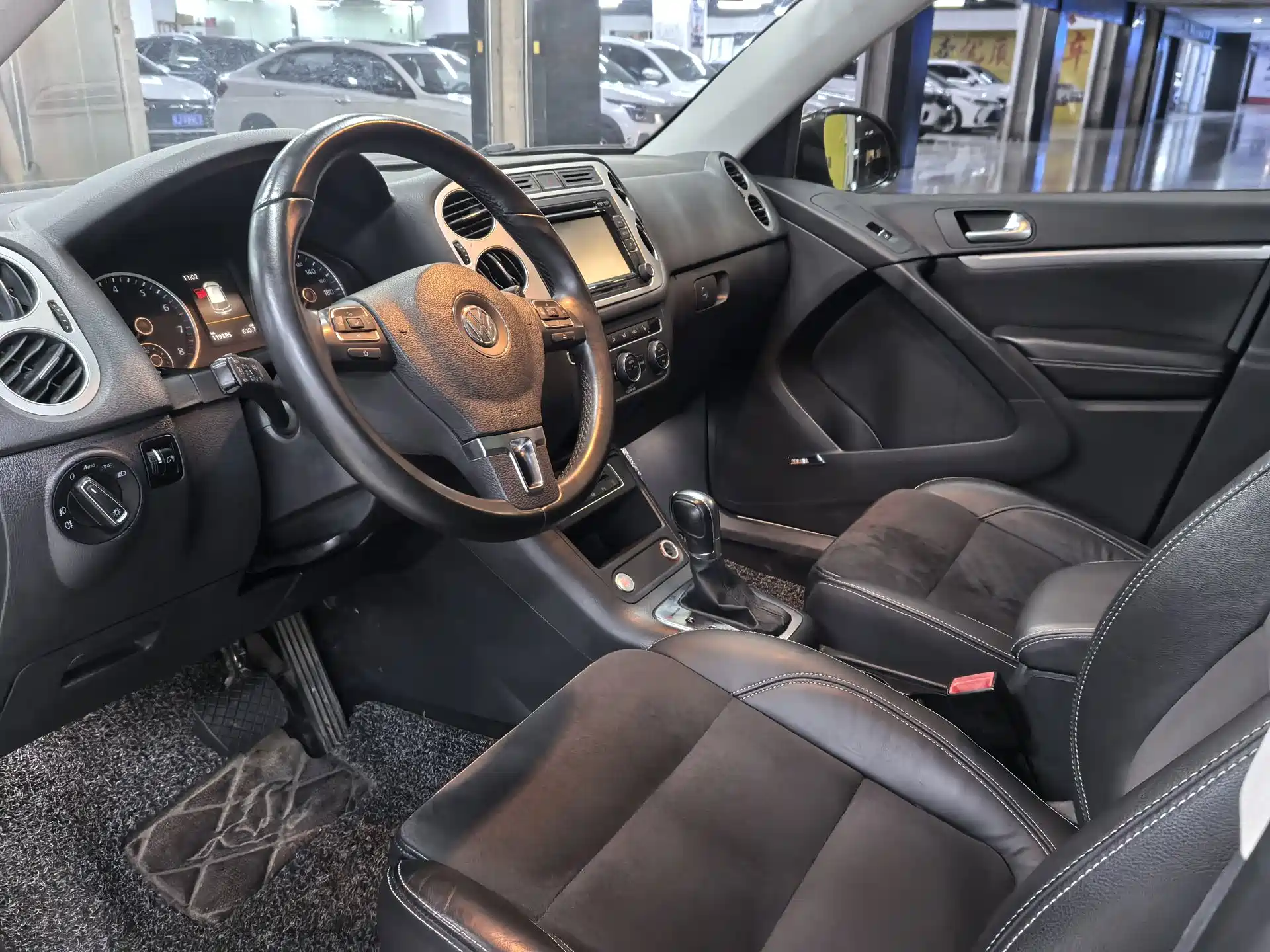 Фото 8 - Volkswagen Tiguan