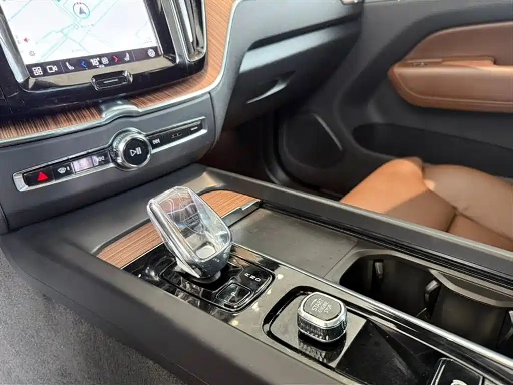 Volvo XC60 Plug-in Hybrid 2023 T8 Plug-in Hybrid Long Range AWD Smart Elegance Luxury фото 9