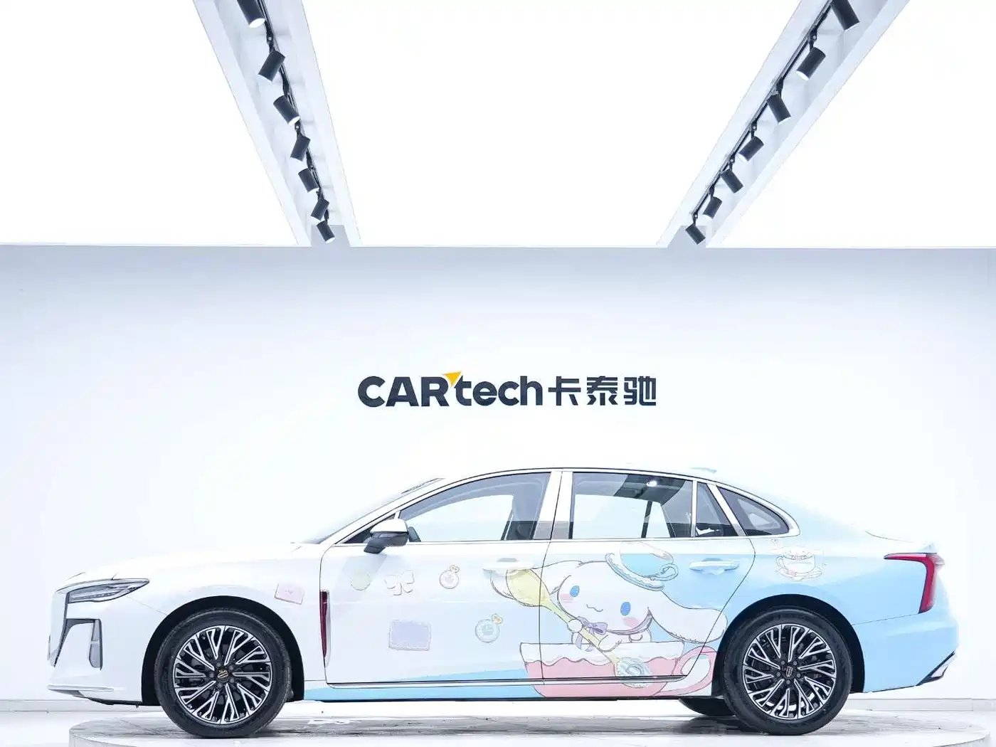Hongqi H5 2025 2.0T Automatic Flag Celebration 500,000 Units Anniversary Edition фото 3
