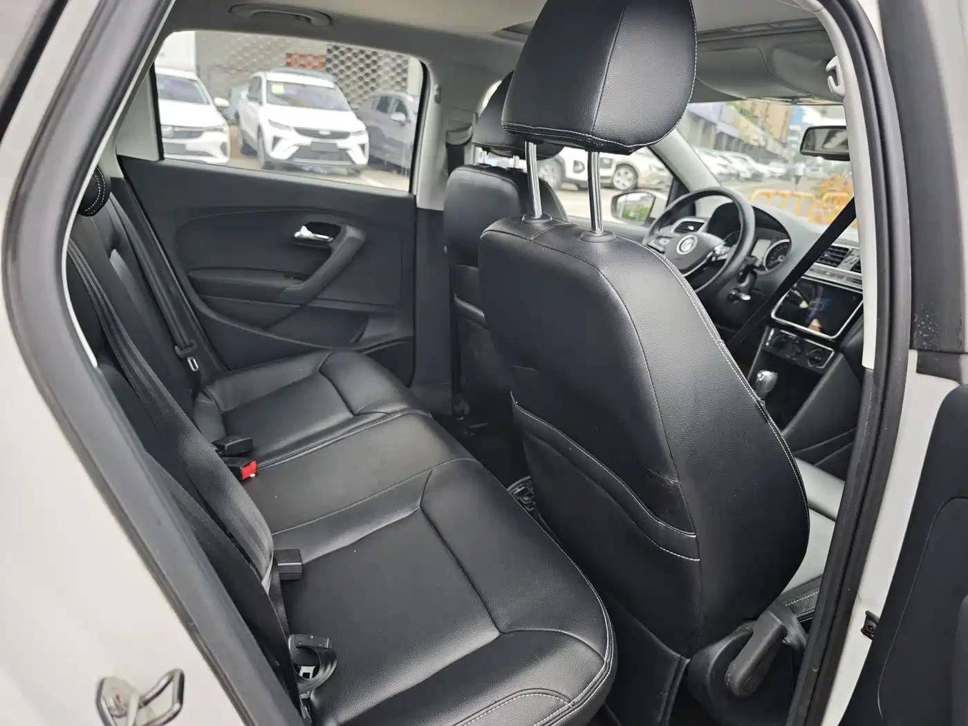 Volkswagen Polo 2018 1.5L Auto Comfort фото 12