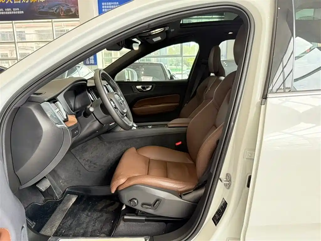 Volvo XC60 Plug-in Hybrid 2023 T8 Plug-in Hybrid Long Range AWD Smart Elegance Luxury фото 5