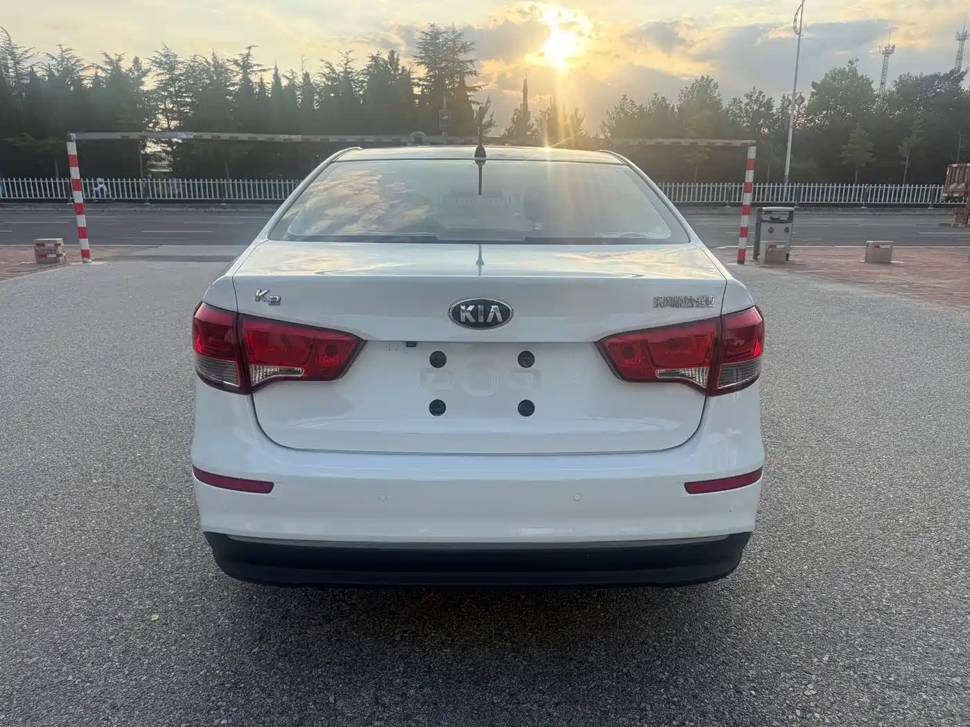 Kia K2 2017 2015 Sedan 1.4L AT GLS