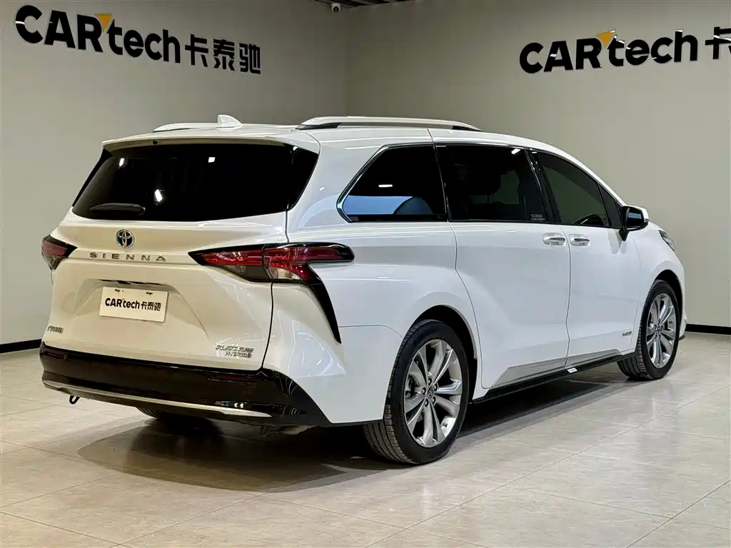 TOYOTA SIENNA
