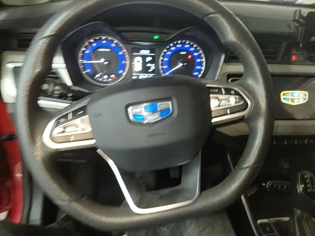 Фото 8 - Geely Vision X3