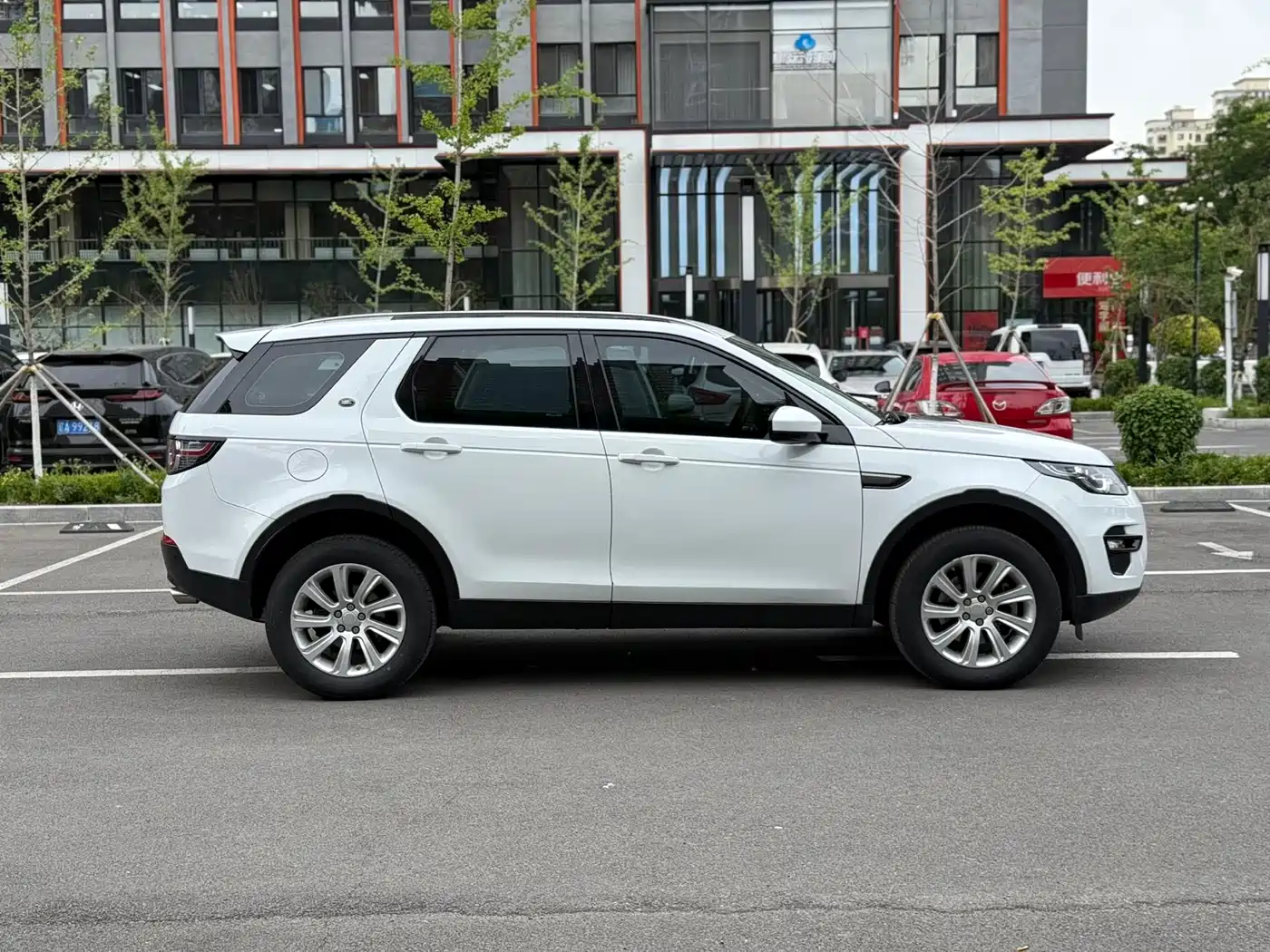 Land Rover Discovery Sport 2016 2.0T SE фото 12