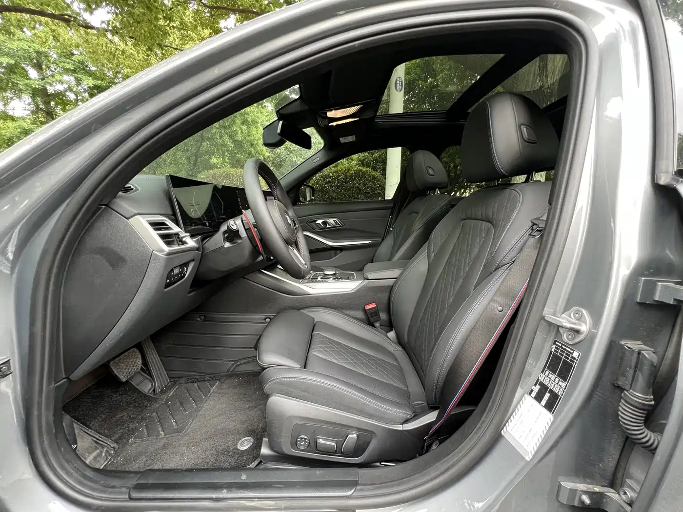 BMW 3 Series 2025 330Li Premium M Sport Night Edition фото 7