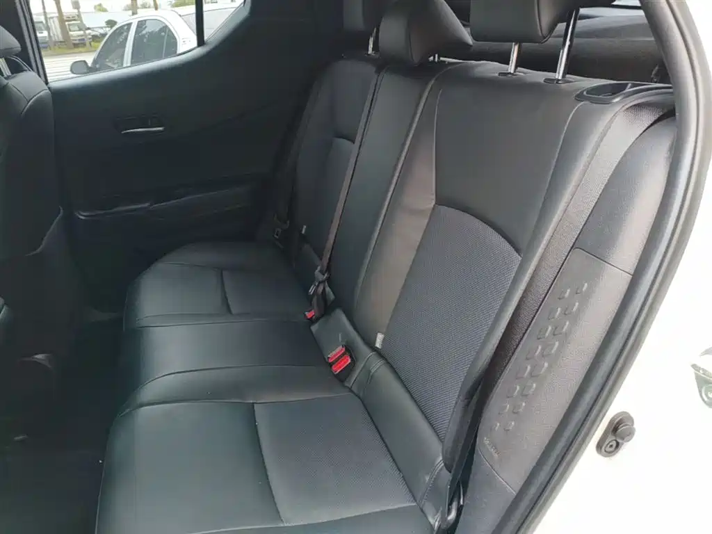 Toyota C-HR 2021 2.0L Luxury Edition фото 17