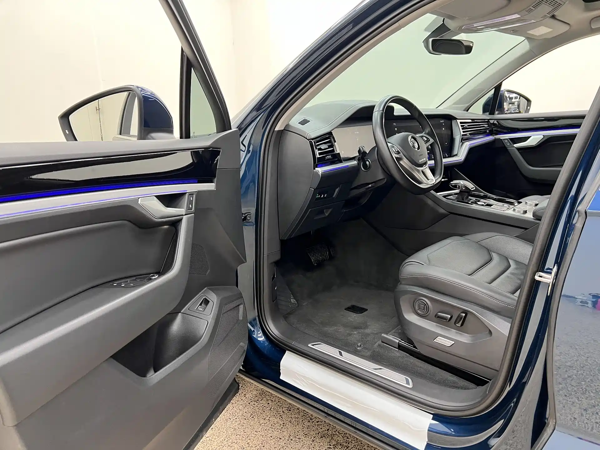 Фото 9 - Volkswagen Touareg