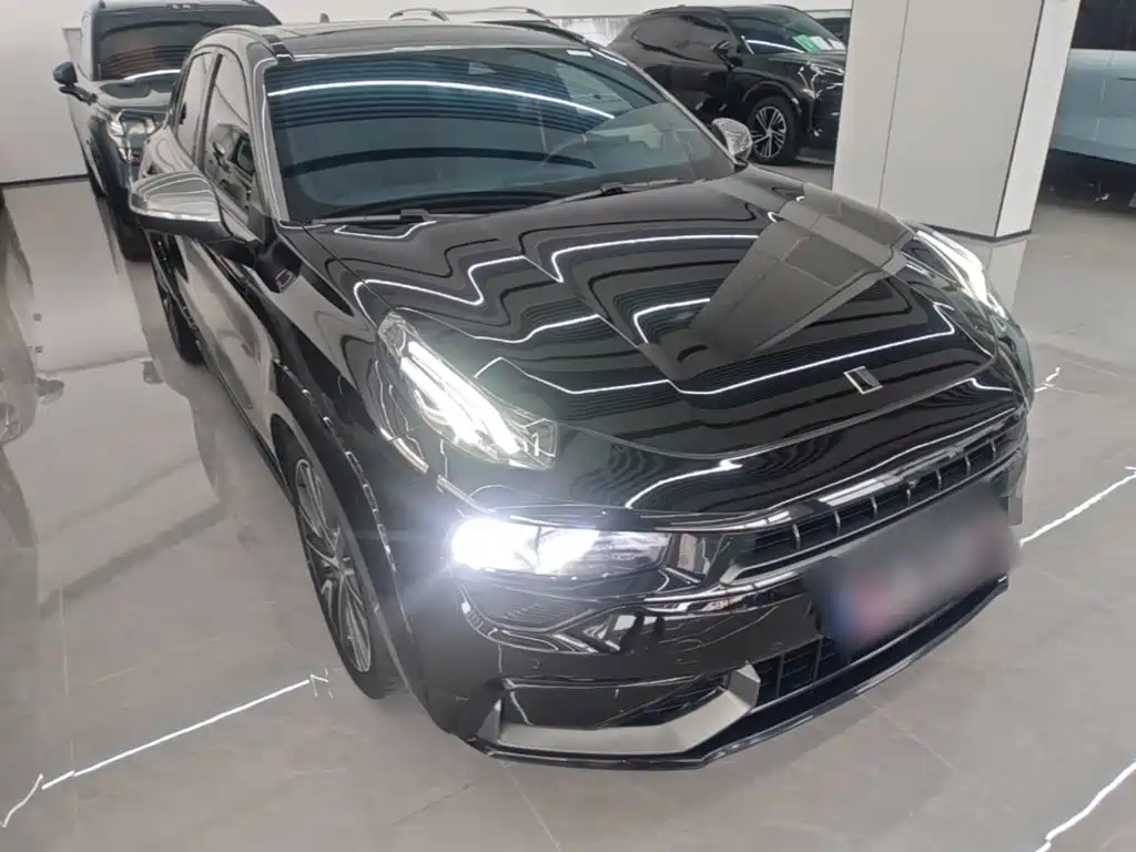 Фото 4 - Lynk & Co 02 Hatchback