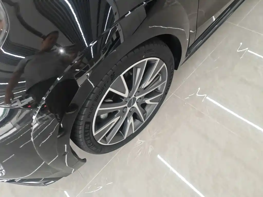 Фото 23 - Lynk & Co 02 Hatchback