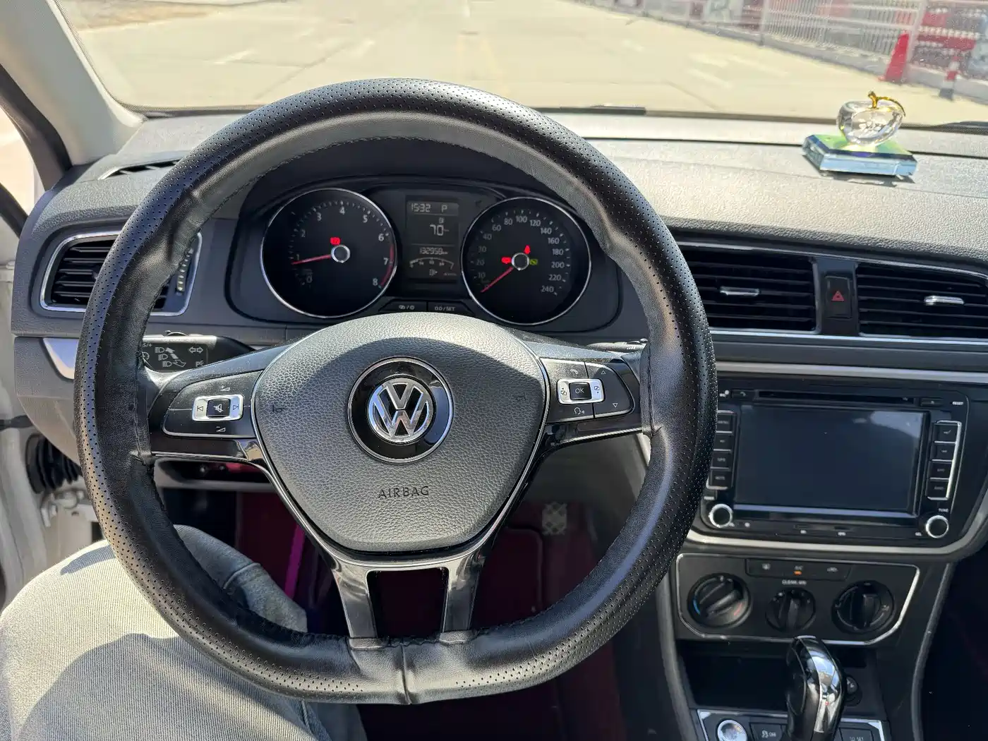 Volkswagen Lavida 2017 1.6L Automatic Comfort Edition фото 11