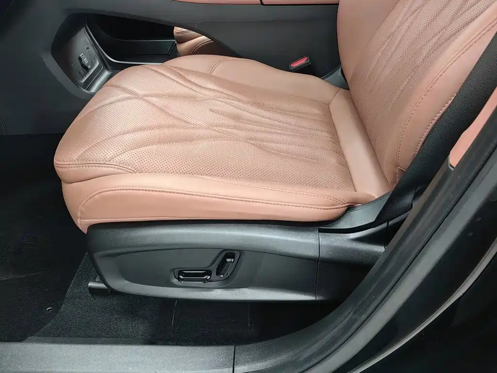 Geely Galaxy Galaxy L6 2025 2025 EM-i 140km Explorer+ Edition