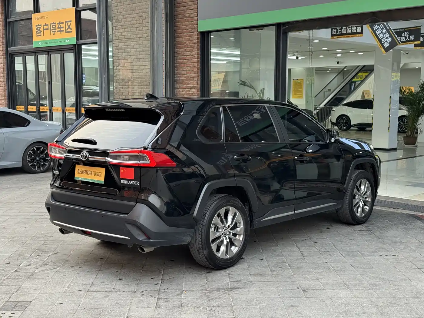 Toyota Wildlander 2022 2.0L CVT FWD Luxury Edition фото 7
