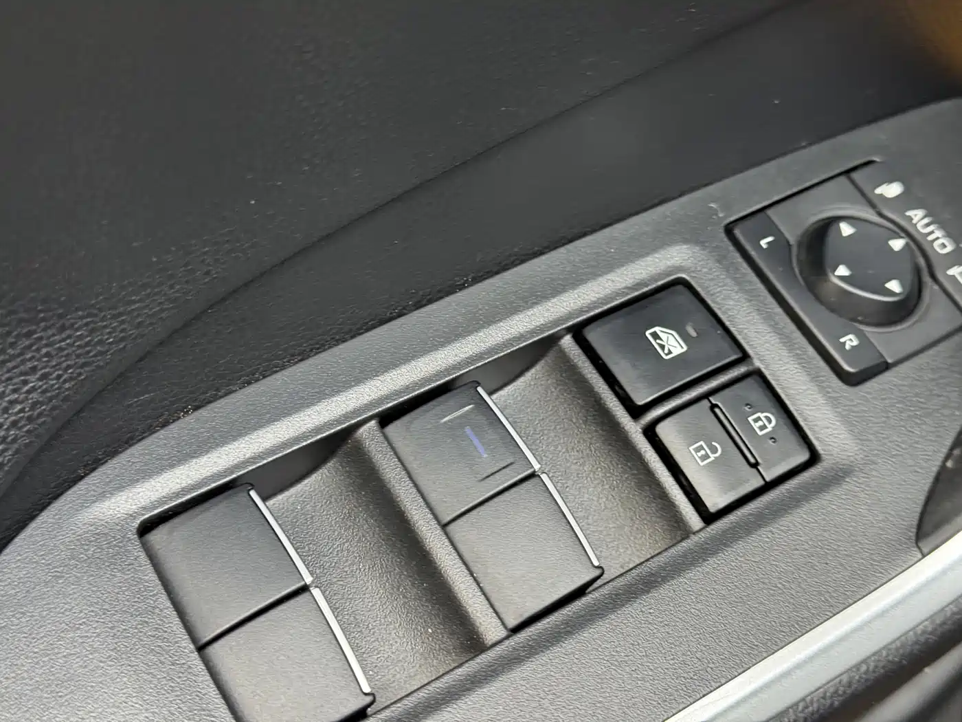 Toyota Wildlander 2022 2.0L CVT FWD Luxury Edition фото 18