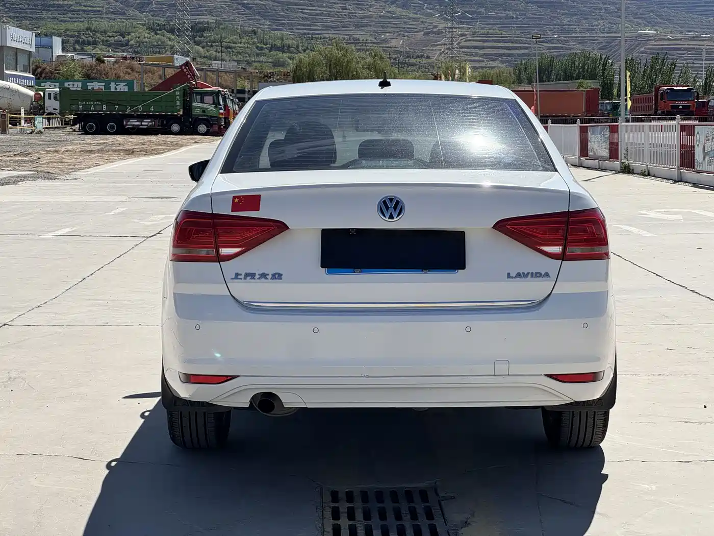 Volkswagen Lavida 2017 1.6L Automatic Comfort Edition фото 13