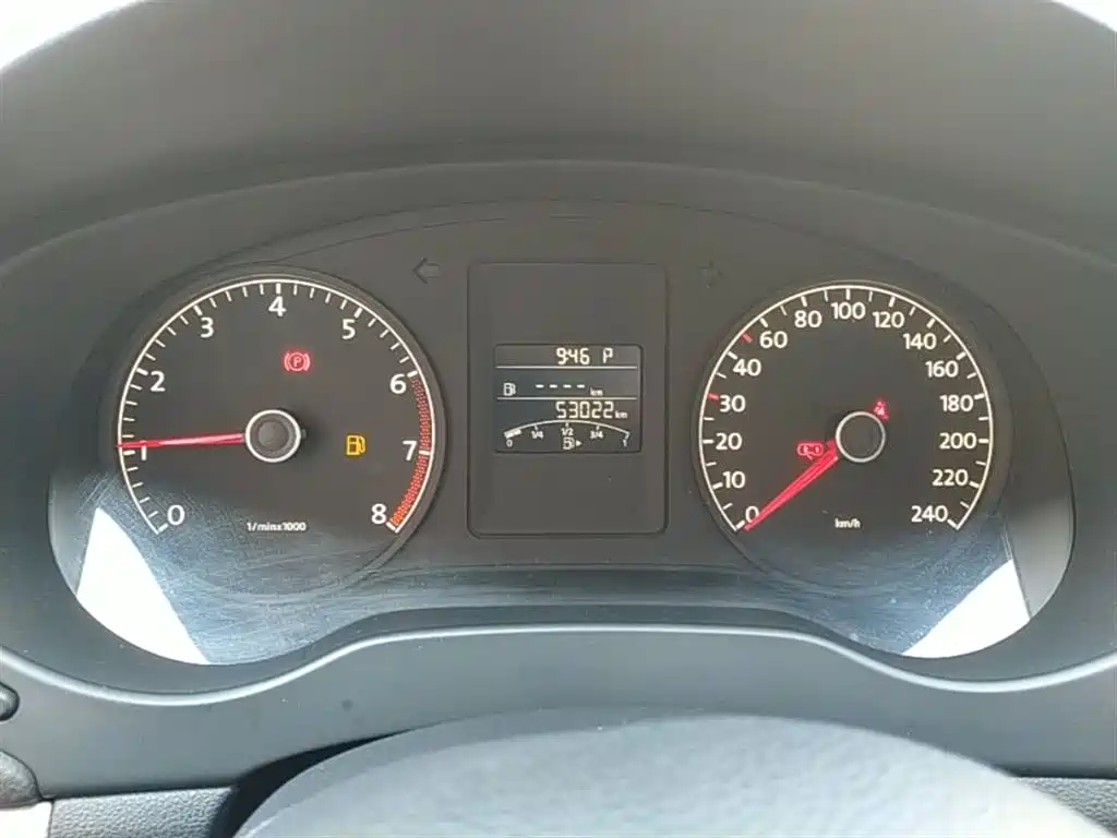 Volkswagen Sagitar 2014 Facelift 1.6L Automatic Leading Version фото 12