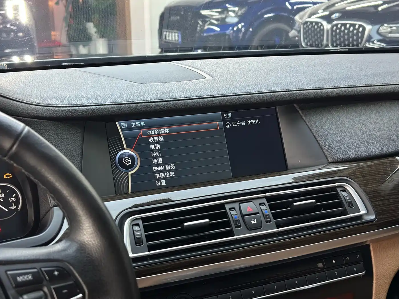 BMW 7 Series 2011 750Li xDrive фото 13