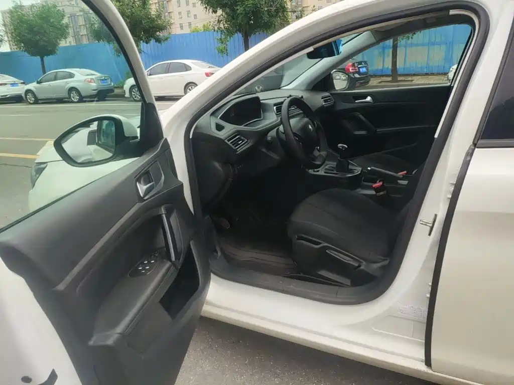 Peugeot 308 2018 2018 1.6L Manual Fashion Edition