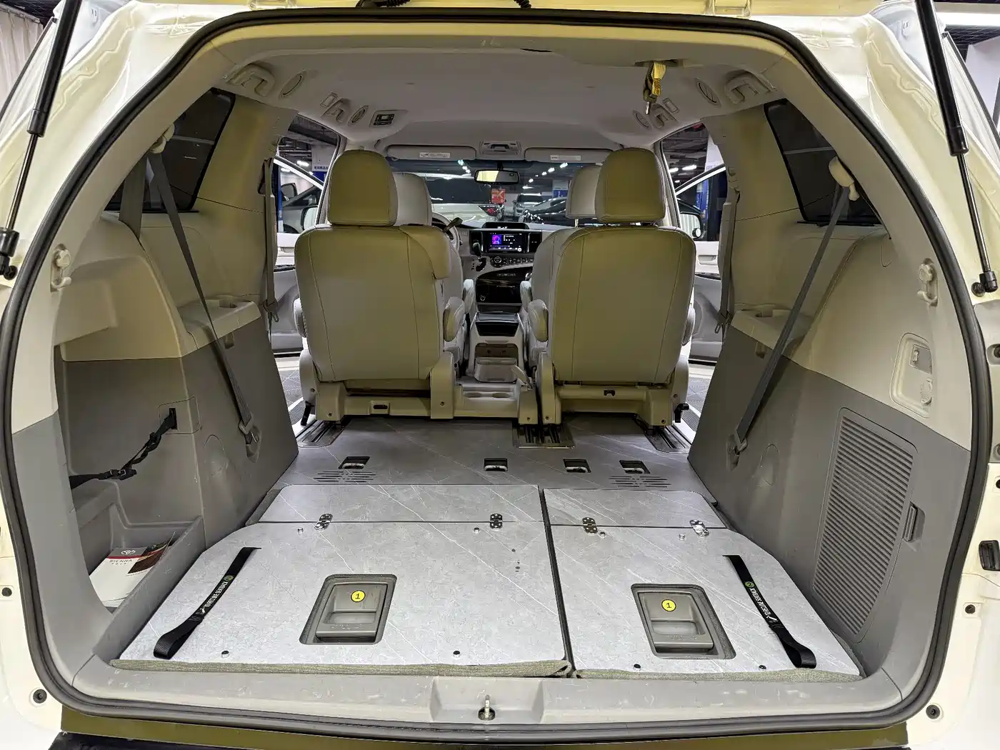 Toyota Sienna 2015 3.5L 2WD LE фото 38