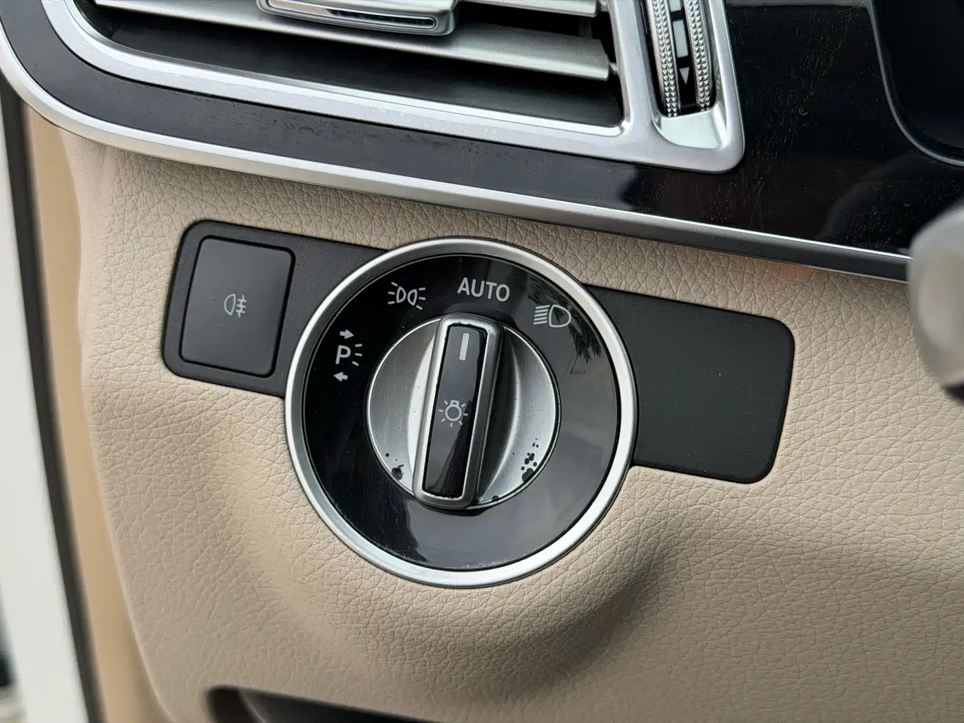 Mercedes-Benz E-Class 2015 Facelift E 260 L Sport фото 22