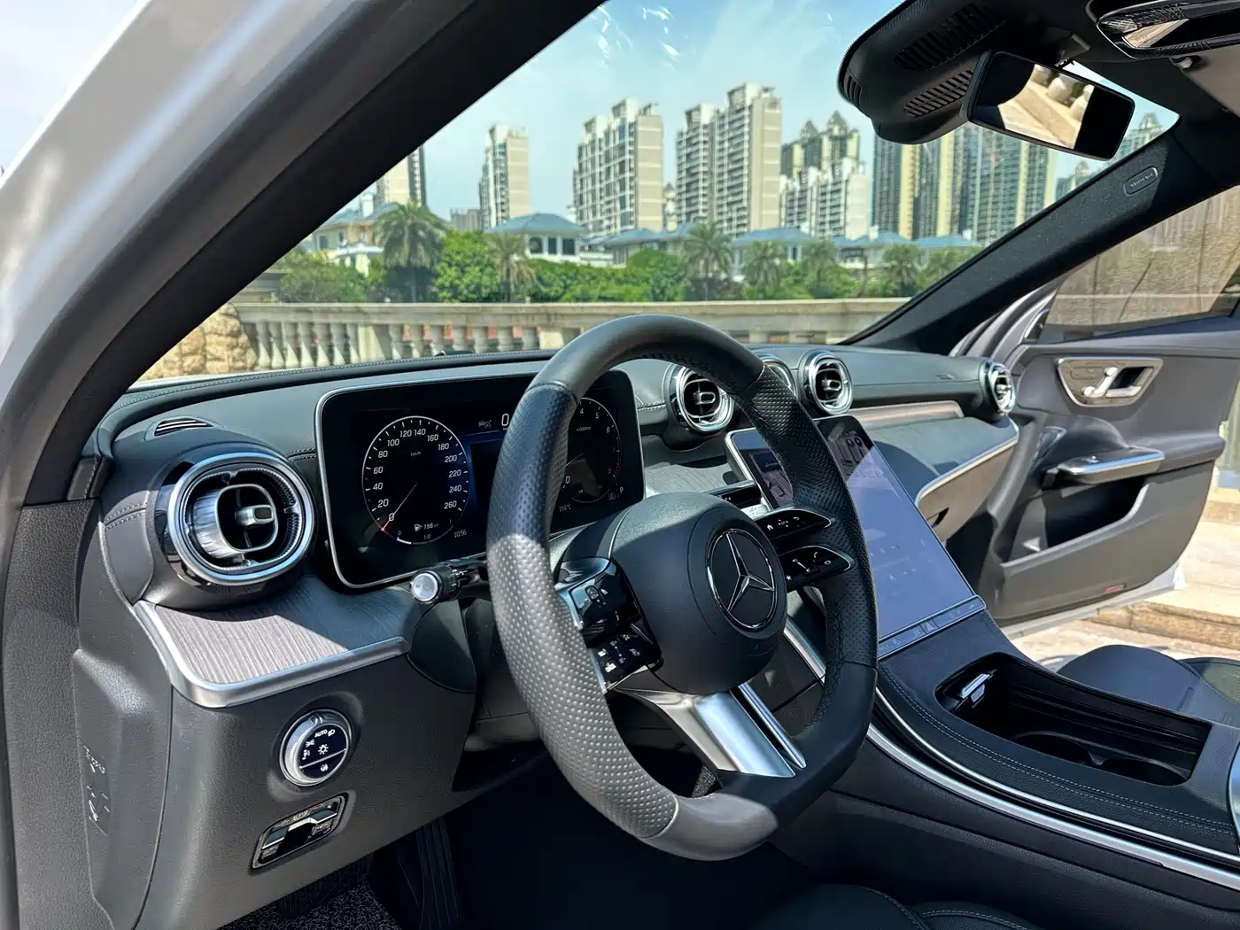 Mercedes-Benz C-Class 2023 Facelift C 260 L Night Sport Edition фото 4