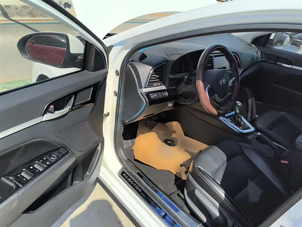 Hyundai Elantra 2016 Model 1.6L Automatic Smart Elite фото 16