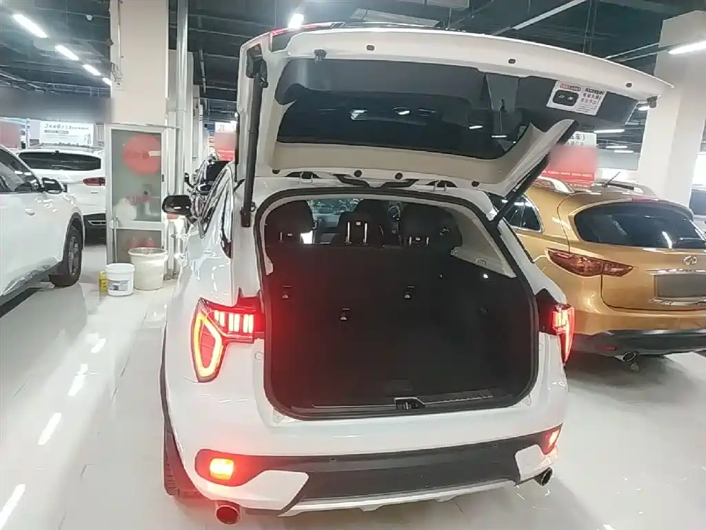 Lynk & Co 01 2017 2.0T AWD Pro фото 19