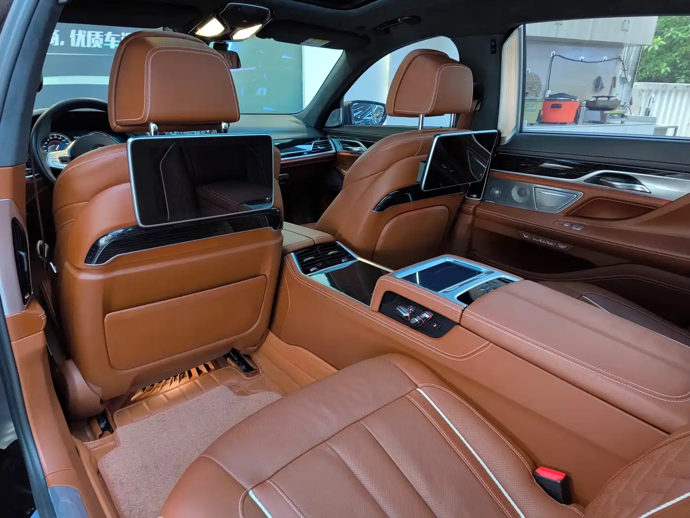BMW 7 Series 2018 M760Li xDrive фото 14