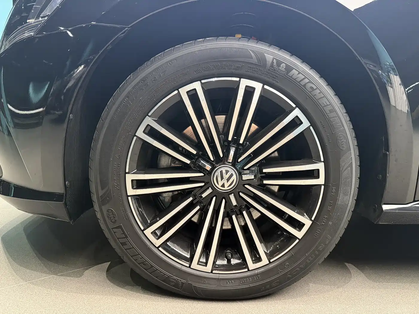 Volkswagen Passat 2017 330TSI DSG Luxury фото 6