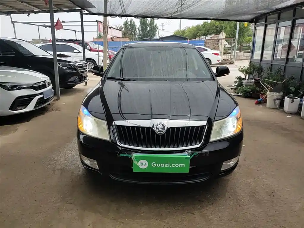 Škoda Octavia 2014 1.6L Manual Elegance Edition фото 3