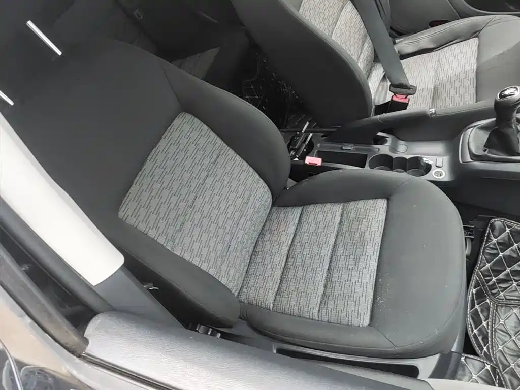 Škoda Octavia 2014 1.6L Manual Elegance Edition фото 25