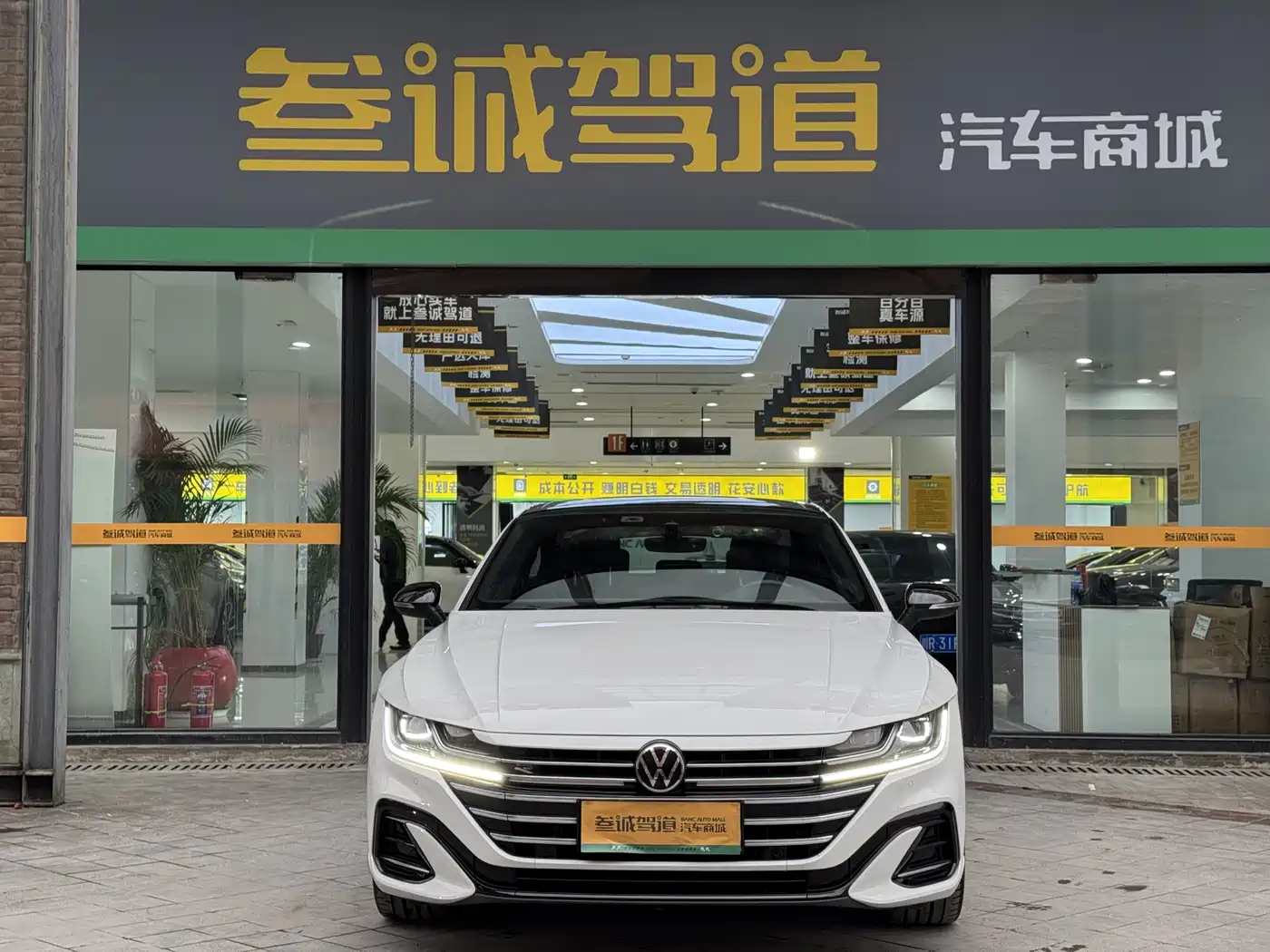 Volkswagen FAW-Volkswagen CC 2023 380TSI Eye-catching Edition фото 2