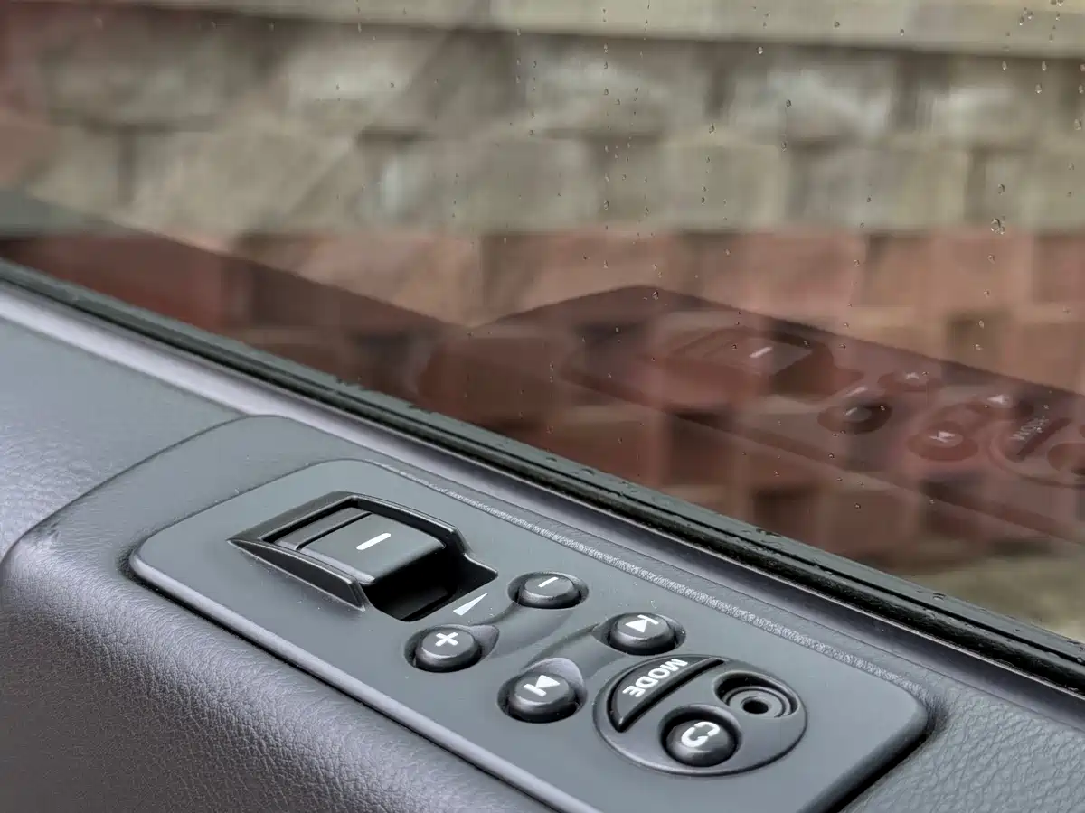 Land Rover Discovery 2005 Model 4.4 V8 HSE фото 5