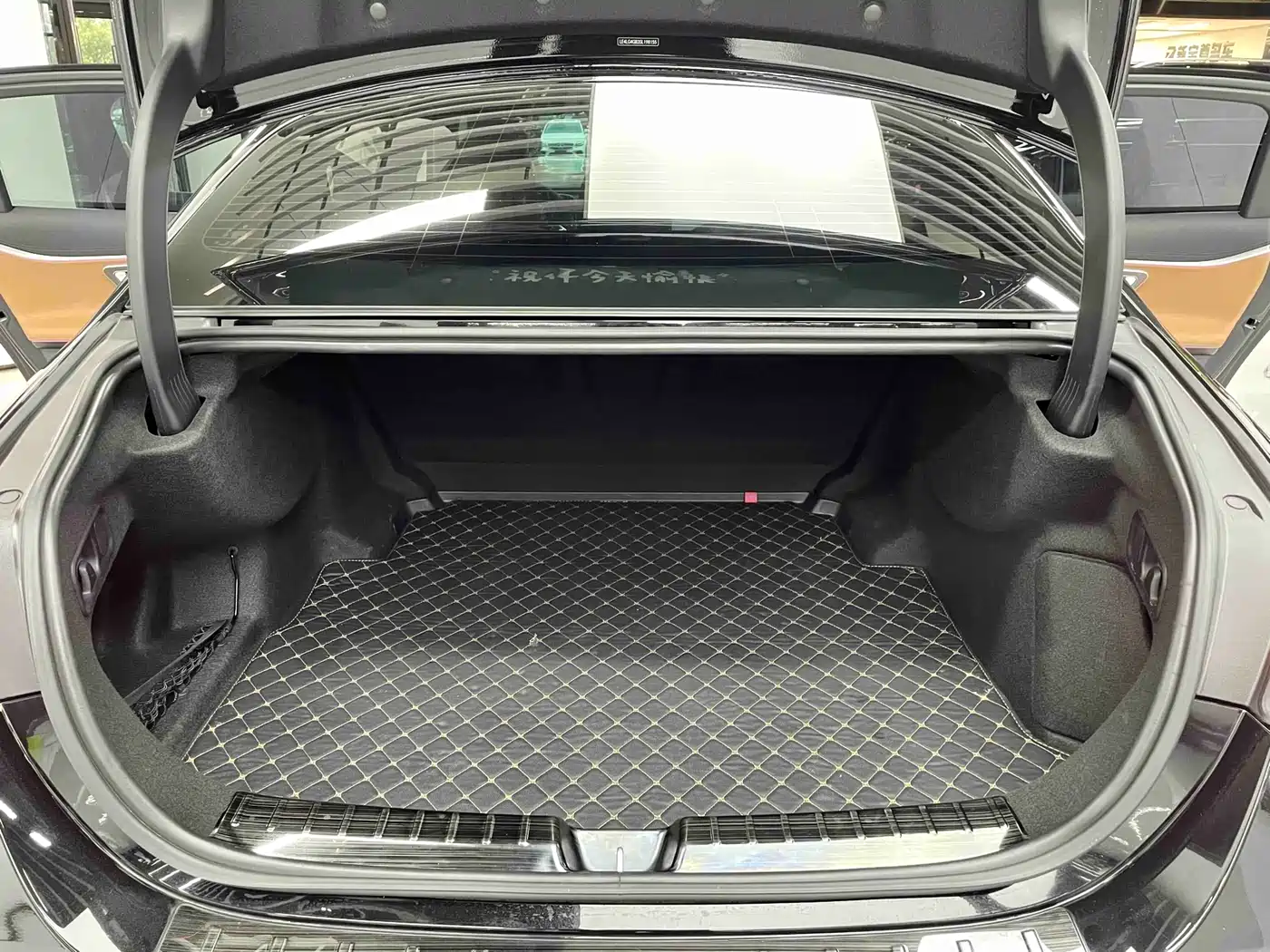 Mercedes-Benz E-Class 2025 E 300 L Luxury фото 16